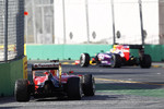 Foto zur News: Kimi Räikkönen (Ferrari) und Daniel Ricciardo (Red Bull)