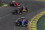 Foto zur News: Felipe Nasr (Sauber), Carlos Sainz jun. (Toro Rosso), Daniel Ricciardo (Red Bull) und Kimi Räikkönen (Ferrari)