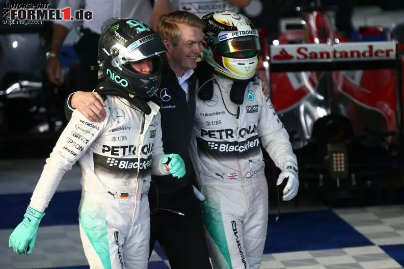 Foto zur News: Nico Rosberg und Lewis Hamilton