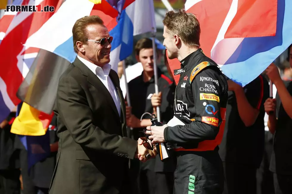 Foto zur News: Nico Hülkenberg mit Arnold Schwarzenegger