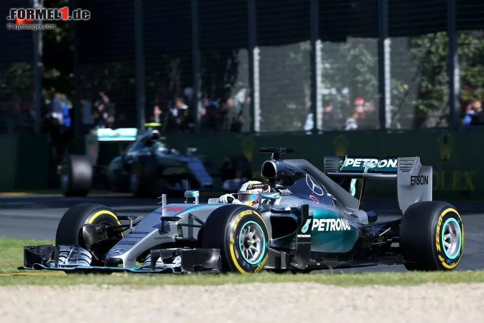 Foto zur News: Lewis Hamilton und Nico Rosberg (Mercedes AMG Petronas Formula One Team)