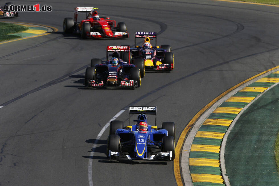 Foto zur News: Felipe Nasr (Sauber), Carlos Sainz jun. (Toro Rosso), Daniel Ricciardo (Red Bull) und Kimi Räikkönen (Ferrari)