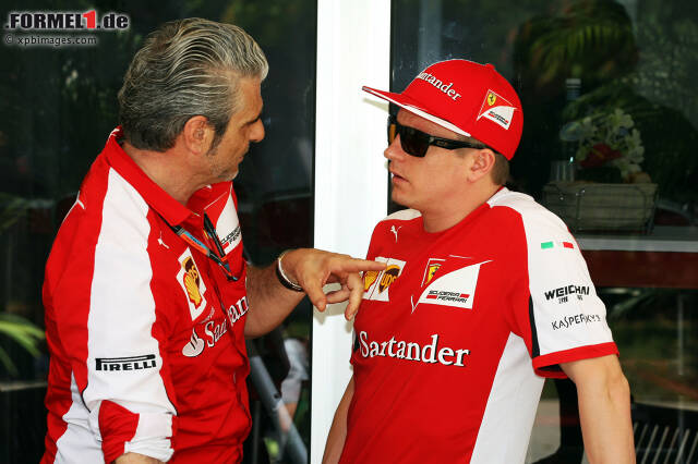 Foto zur News: Maurizio Arrivabene und Kimi Räikkönen (Scuderia Ferrari)