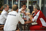 Foto zur News: Paddy Lowe, Toto Wolff (Mercedes) und Maurizio Arrivabene (Ferrari)