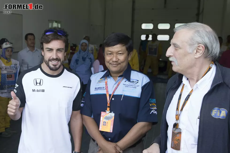 Foto zur News: Fernando Alonso (McLaren)