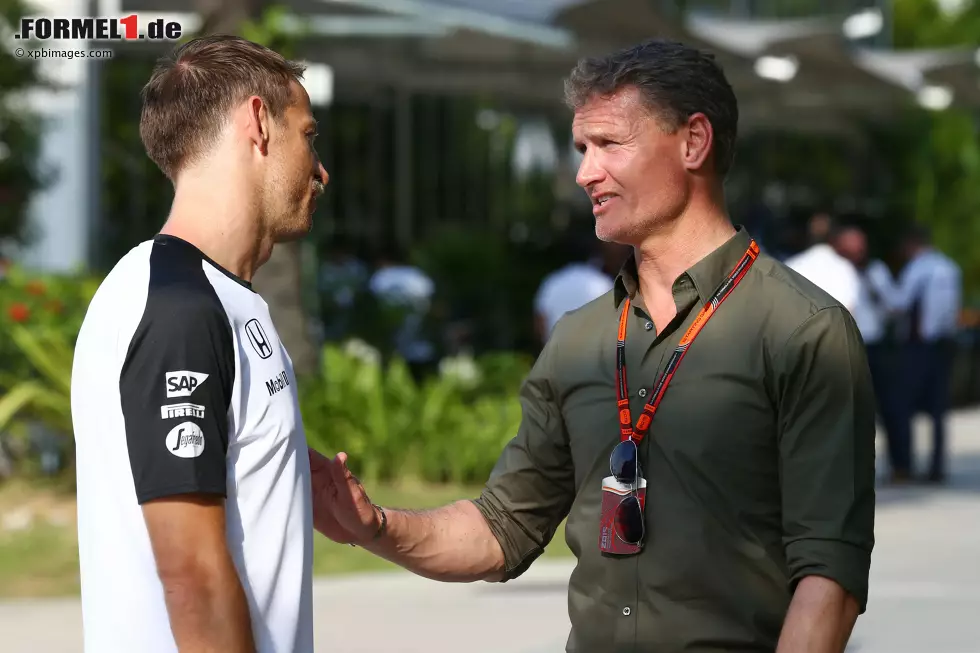 Foto zur News: Jenson Button (McLaren) und David Coulthard