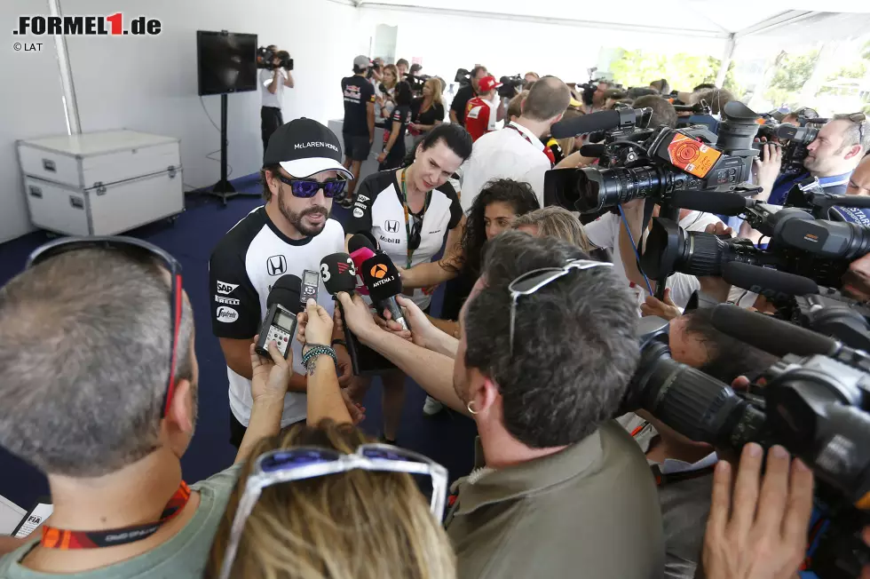 Foto zur News: Fernando Alonso (McLaren)