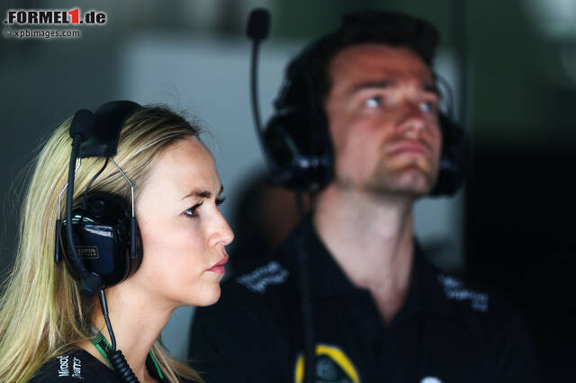 Foto zur News: Carmen Jorda und Jolyon Palmer (Lotus F1 Team)