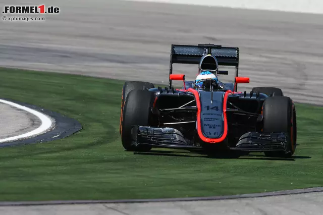 Fernando Alonso tat sich bei seiner Rückkehr ins Cockpit schwer: Position 16 und 2,716 Sekunden Rückstand - allerdings vor seinem Teamkollegen Foto zur News: Fernando Alonso tat sich bei seiner Rückkehr ins Cockpit schwer: Position 16 und 2,716 Sekunden Rückstand - allerdings vor seinem Teamkollegen