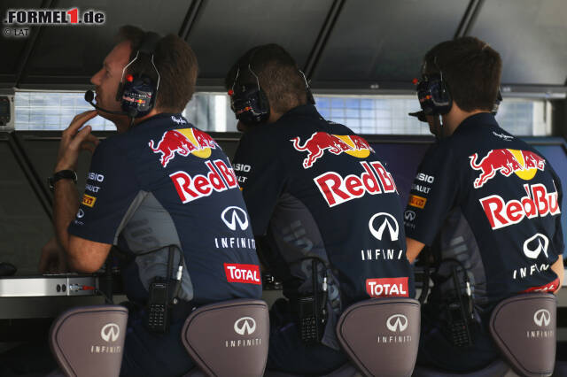 Foto zur News: Insgesamt sieben Leute sitzen an einem Rennwochenende bei Red Bull am Kommandostand - Doch wer genau?