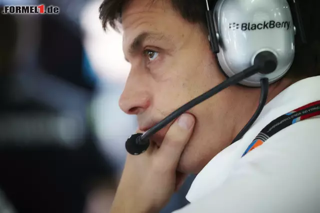 Foto zur News: Toto Wolff nachdenklich: Einen Ausweg aus dem Strategie-Dilemma gab es nicht