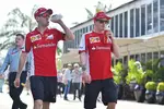 Foto zur News: Sebastian Vettel (Ferrari) und Kimi Räikkönen (Ferrari)