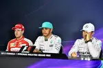 Foto zur News: Sebastian Vettel (Ferrari), Lewis Hamilton (Mercedes) und Nico Rosberg (Mercedes)