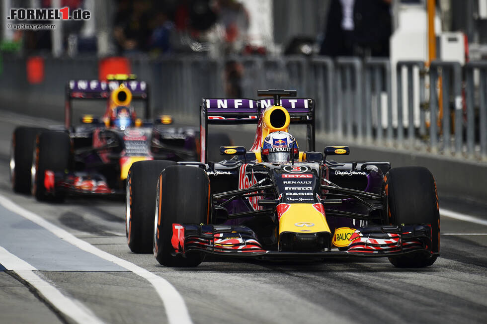 Foto zur News: Daniel Ricciardo (Red Bull) und Daniil Kwjat (Red Bull)