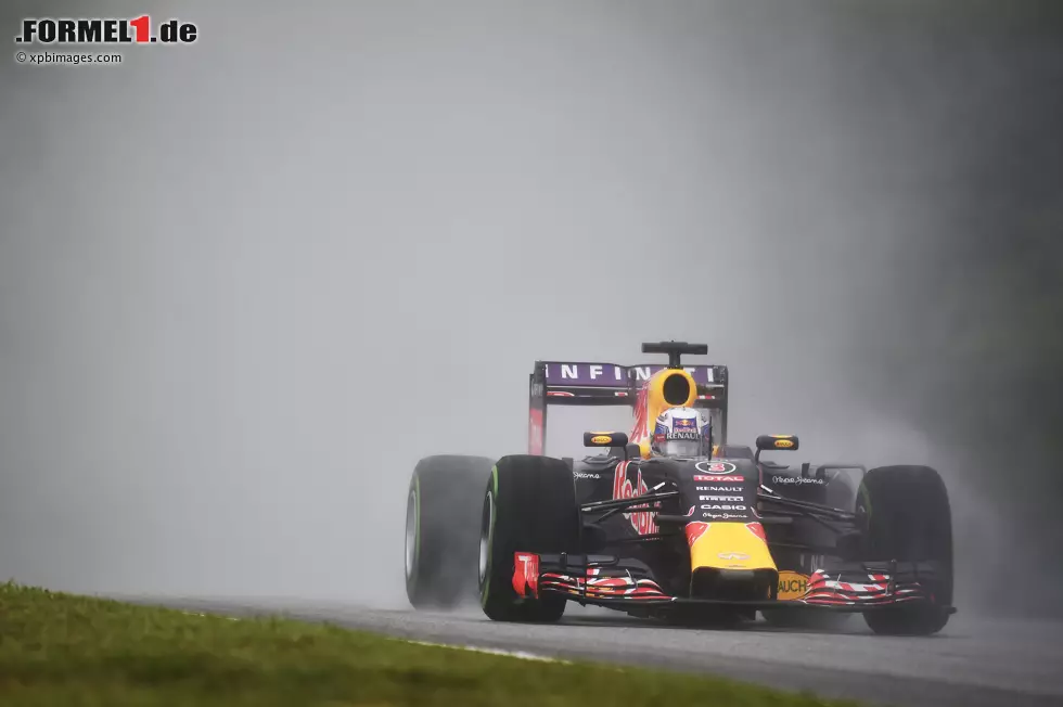 Foto zur News: Auch im Regen besser im Griff: Der RB11 hat an Fahrbarkeit zugelegt