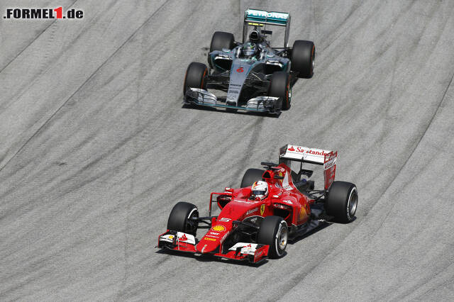 Foto zur News: Sebastian Vettel vor Nico Rosberg