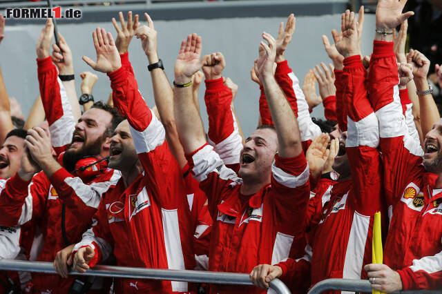 Foto zur News: Die Scuderia Ferrari jubelt über den ersten Saisonsieg