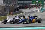 Foto zur News: Valtteri Bottas (Williams) und Felipe Nasr (Sauber)