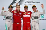 Foto zur News: Lewis Hamilton (Mercedes), Sebastian Vettel (Ferrari) und Nico Rosberg (Mercedes)