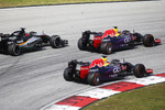 Foto zur News: Daniil Kwjat (Red Bull), Nico Hülkenberg (Force India) und Daniel Ricciardo (Red Bull)