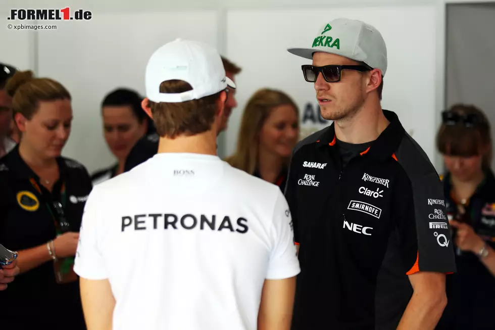 Foto zur News: Nico Rosberg (Mercedes) und Nico Hülkenberg (Force India)