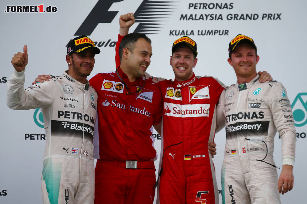 Foto zur News: Sebastian Vettel jubelt über seinen ersten Ferrari-Sieg - und ließ seinen Gefühlen freien Lauf. Lewis Hamiltons und Nico Rosbergs Wunsch wurde in Malaysia erfüllt - sie haben einen neuen Gegner