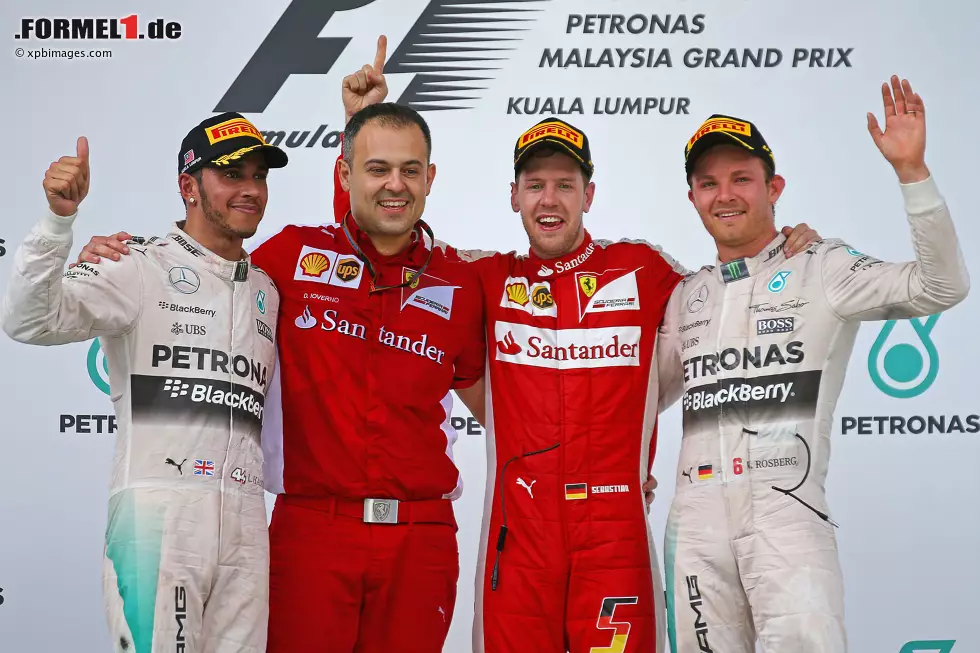 Foto zur News: Lewis Hamilton (Mercedes), Sebastian Vettel (Ferrari) und Nico Rosberg (Mercedes)