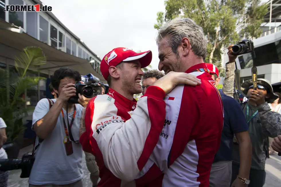 Foto zur News: Sebastian Vettel mit Maurizio Arrivabene (Scuderia Ferrari)