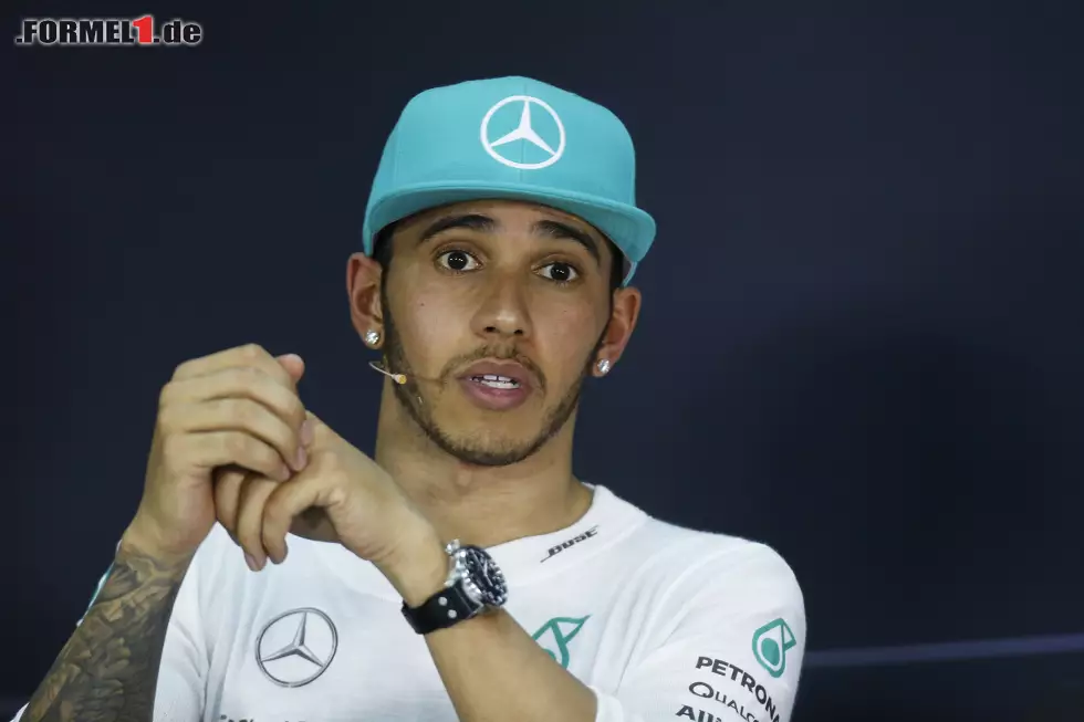 Foto zur News: Erklärungsversuche: Lewis Hamilton wirkte am Funk heute leicht gereizt...