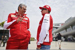Foto zur News: Maurizio Arrivabene und Kimi Räikkönen (Ferrari)