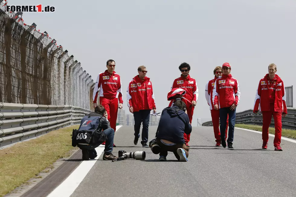 Foto zur News: Sebastian Vettel (Ferrari) und Esteban Gutierrez