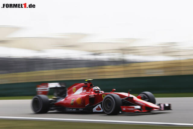 Foto zur News: ...Kimi Räikkönen, der im Ferrari aber erneut auf Longruns überzeugen konnte. Mercedes muss sich also erneut auf die rote Konkurrenz einstellen
