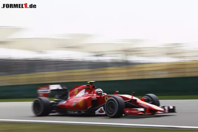 Foto zur News: ...Kimi Räikkönen, der im Ferrari aber erneut auf Longruns überzeugen konnte. Mercedes muss sich also erneut auf die rote Konkurrenz einstellen