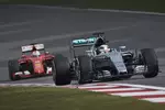 Foto zur News: Lewis Hamilton (Mercedes) und Sebastian Vettel (Ferrari)