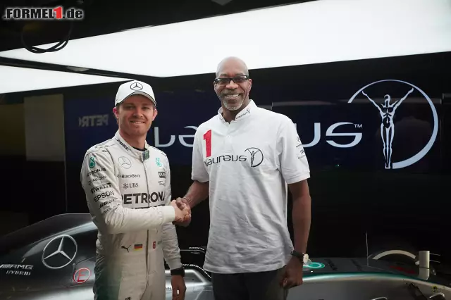 Nico Rosberg mit Edwin Moses Foto zur News: Nico Rosberg mit Edwin Moses