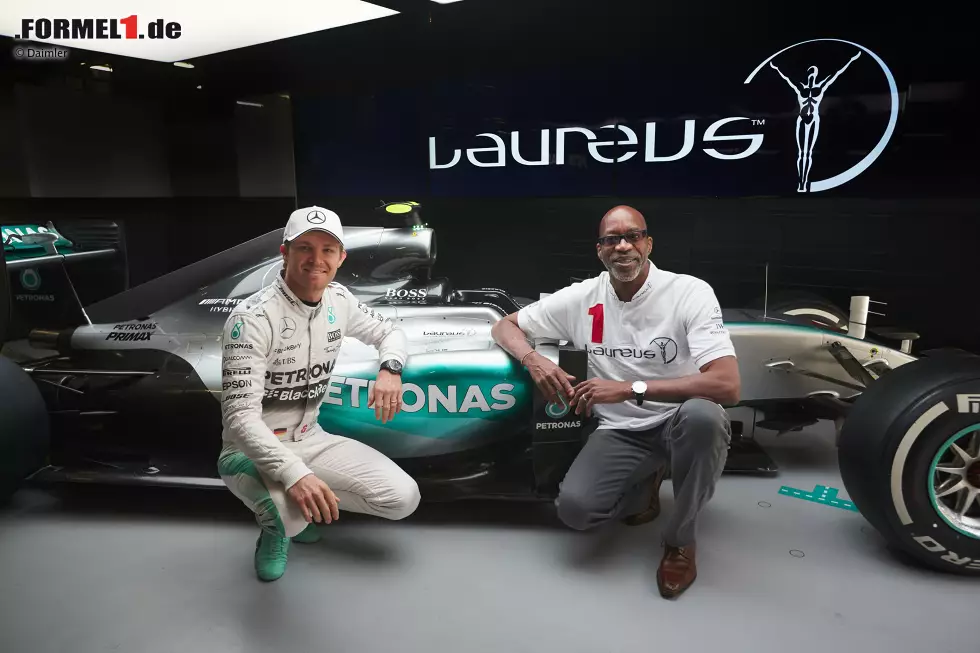 Foto zur News: Mercedes fährt ab dem Grand Prix in Schanghai mit Laureus-Branding #DriveForGood - im Bild Nico Rosberg und Edwin Moses