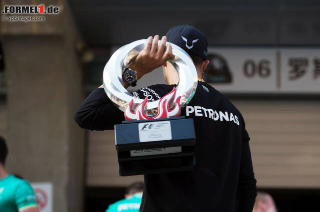 Foto zur News: Lewis Hamilton wird nur eine Trophäe aus Schanghai mitnehmen