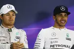 Foto zur News: Nico Rosberg (Mercedes) und Lewis Hamilton (Mercedes)