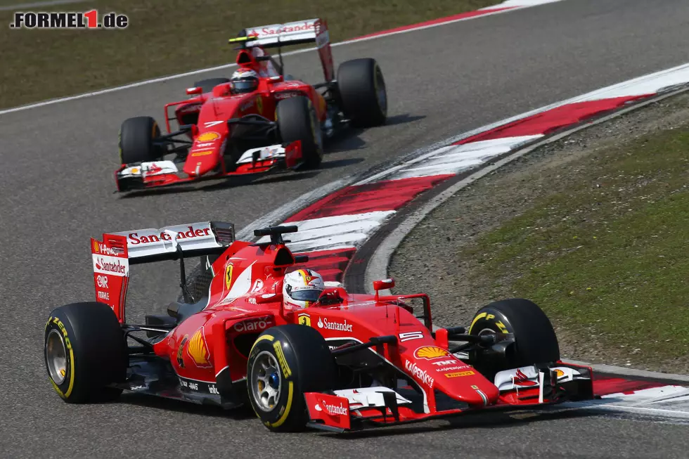 Foto zur News: Sebastian Vettel vor Kimi Räikkönen (Scuderia Ferrari)