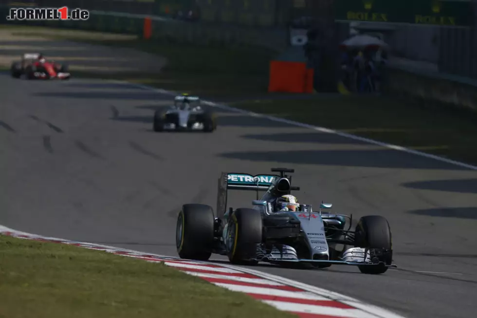 Foto zur News: Mercedes deutlich vor Ferrari: In China war Sebastian Vettel ohne Siegchance