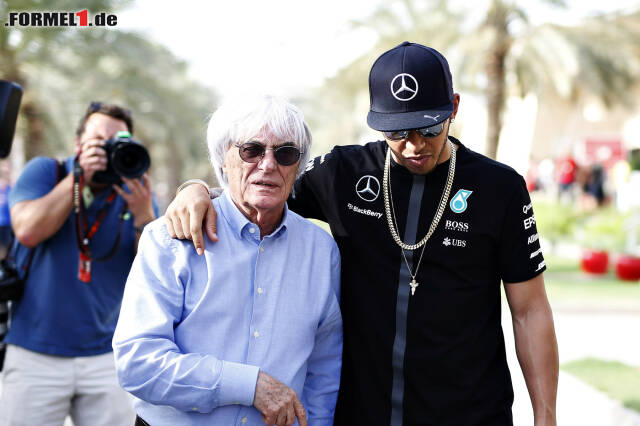 Foto zur News: Bernie Ecclestone mit Lewis Hamilton (Mercedes AMG Petronas Formula One Team)