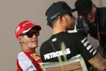 Foto zur News: Sebastian Vettel (Ferrari) und Lewis Hamilton (Mercedes)