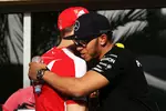 Foto zur News: Sebastian Vettel (Ferrari) und Lewis Hamilton (Mercedes)