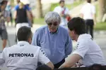 Foto zur News: Bernie Ecclestone und Toto Wolff