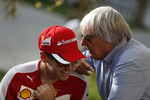 Foto zur News: Sebastian Vettel (Ferrari) und Bernie Ecclestone
