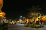 Foto zur News: Paddock in Bahrain bei Nacht