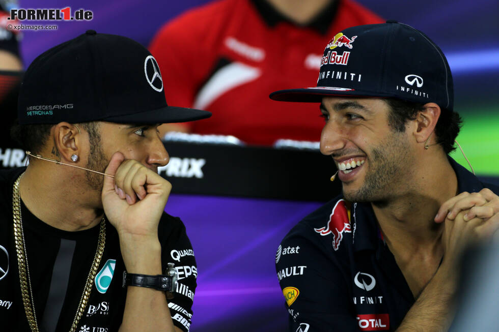Foto zur News: Lewis Hamilton (Mercedes) und Daniel Ricciardo (Red Bull)