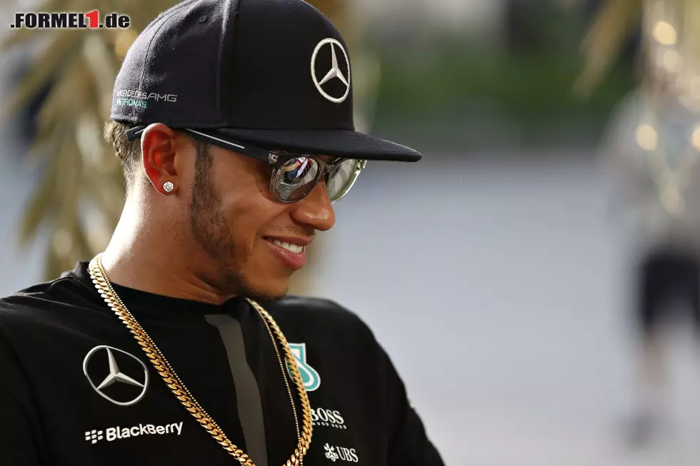 Foto zur News: Tatoos &amp;amp; Goldketten: Lewis Hamilton hat einen in der Formel 1 einzigartigen Stil