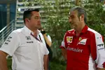 Foto zur News: Eric Boullier und Maurizio Arrivabene