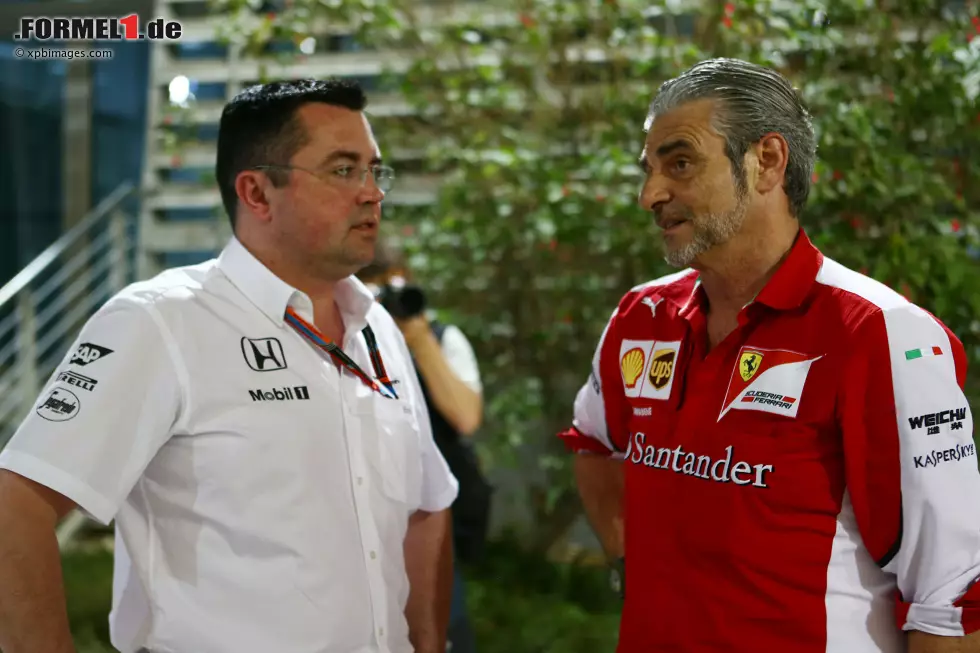 Foto zur News: Eric Boullier und Maurizio Arrivabene